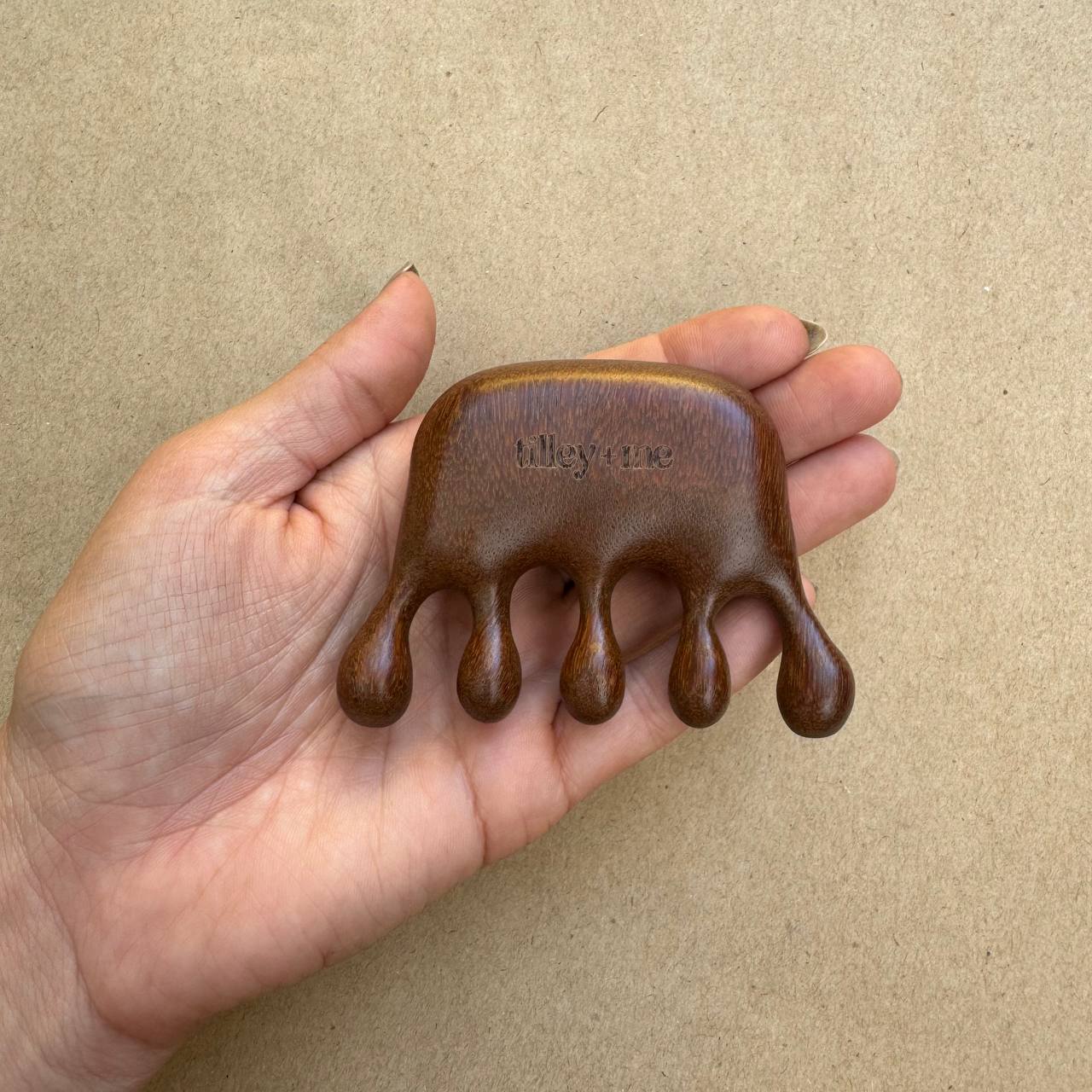 Natural Sandalwood Pet Grooming Tool for Shedding & Massage